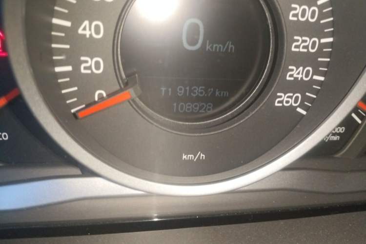 Used Volvo S80L 2014 2.0T T5 Intelligent Luxury Edition Odometer Close Up