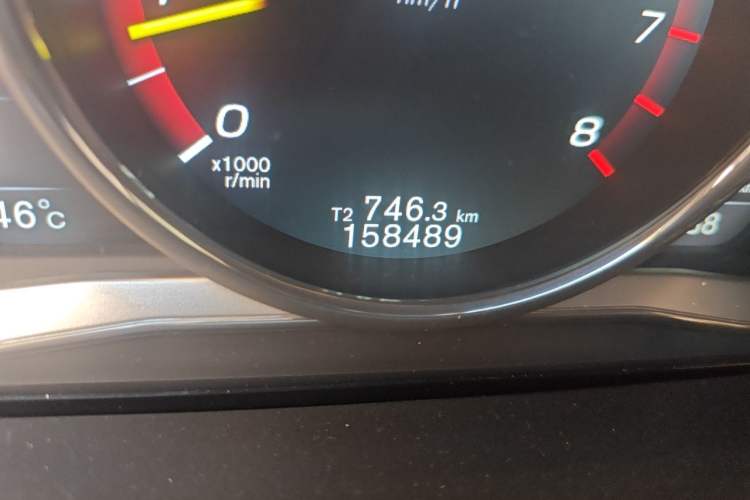 Used Volvo S80L 2014 2.0T T5 Smart Luxury Edition Odometer Close Up
