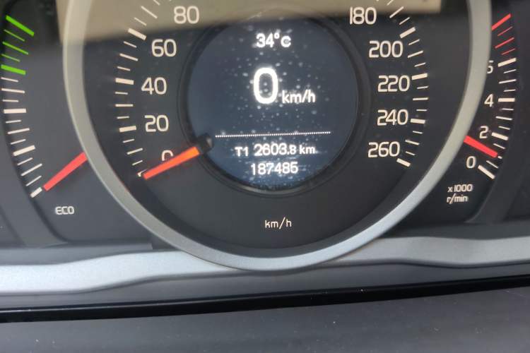 Used Volvo S80L 2014 2.0T T5 Intelligent Luxury Edition Odometer Close Up