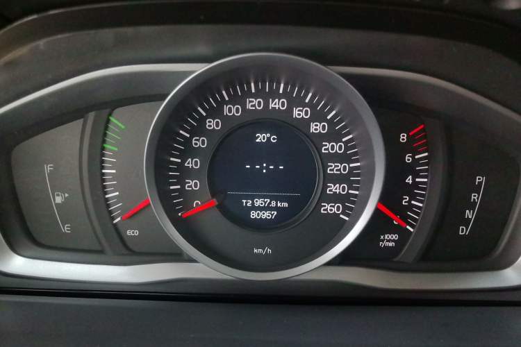 Used Volvo S80L 2014 2.0T T5 Intelligent Luxury Edition Odometer Close Up