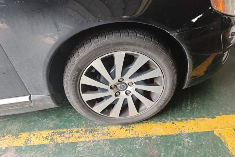 Used Volvo S80L 2014 2.0T T5 Smart Luxury Edition Right Front Wheel Hub