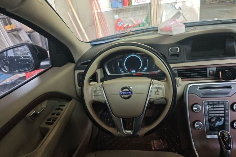 Used Volvo S80L 2014 2.0T T5 Smart Luxury Edition Steering Wheel