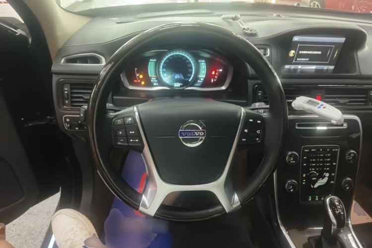 Used Volvo S80L 2014 2.0T T5 Luxury Executive Edition Steering Wheel