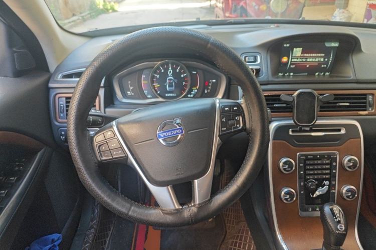 Used Volvo S80L 2014 2.0T T5 Smart Luxury Edition Steering Wheel