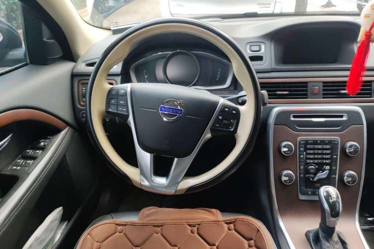 Used Volvo S80L 2014 2.0T T5 Smart Luxury Edition Steering Wheel