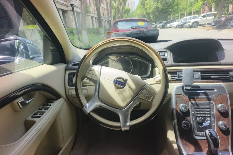 Used Volvo S80L 2014 2.0T T5 Luxury Executive Edition Steering Wheel