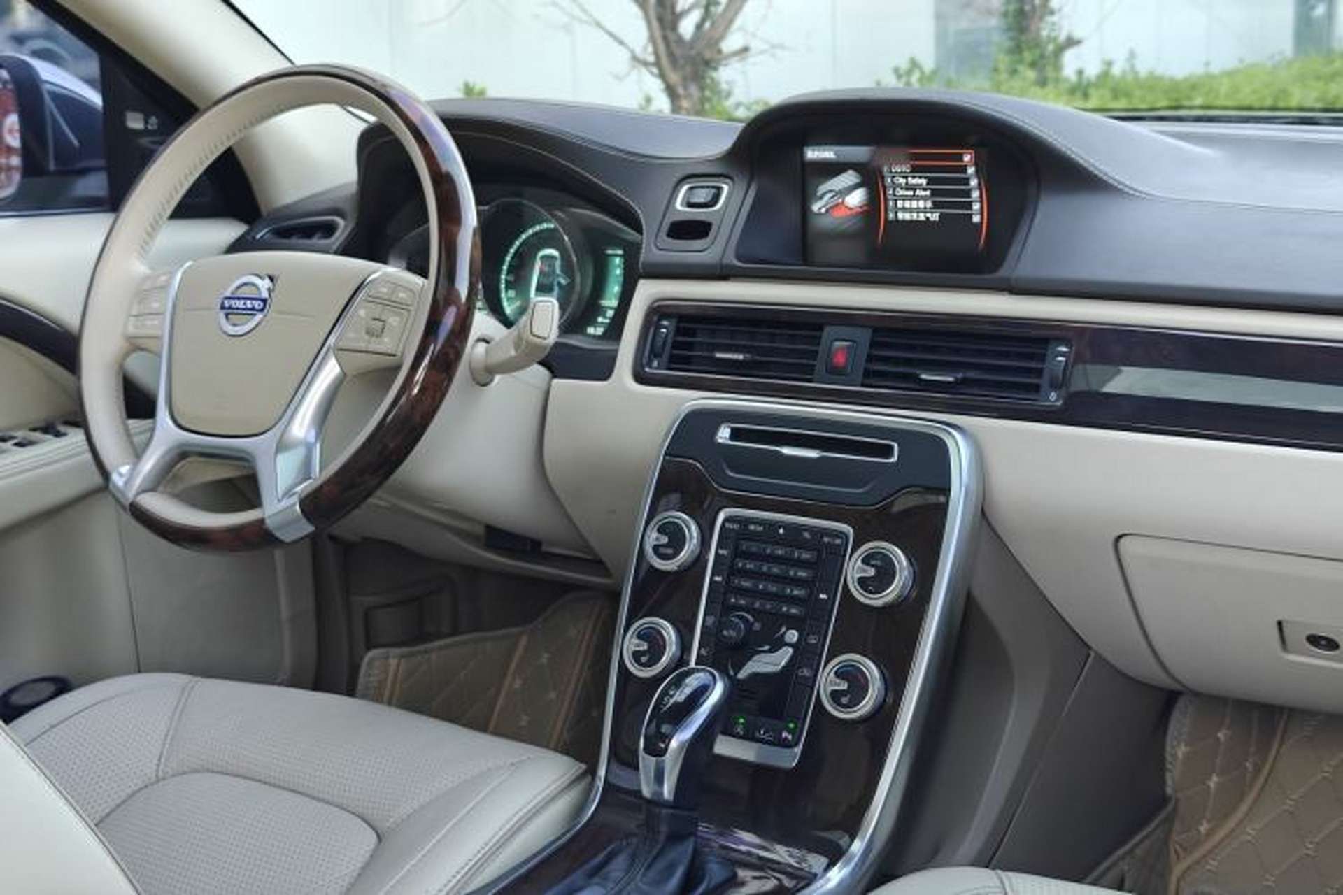Used Volvo S80L 2014 2.0T T5 Luxury Executive Edition Interior 9