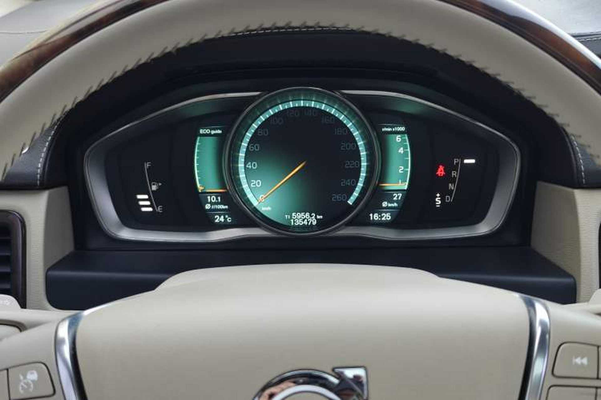 Used Volvo S80L 2014 2.0T T5 Luxury Executive Edition Odometer Close Up