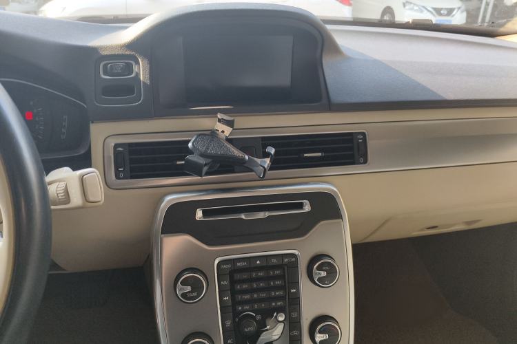 Used Volvo S80L 2014 2.0T T5 Intelligent Luxury Edition Audio And AC Panel