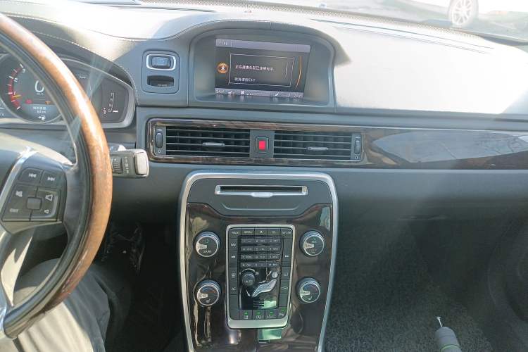 Used Volvo S80L 2014 2.0T T5 Luxury Executive Edition Audio And AC Panel
