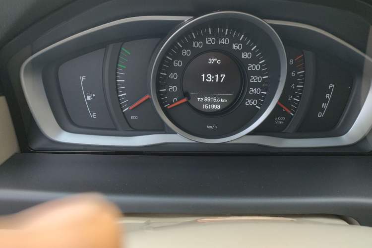 Used Volvo S80L 2014 2.0T T5 Intelligent Luxury Edition Odometer Close Up