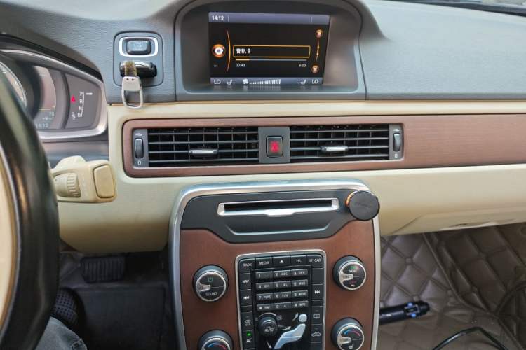 Used Volvo S80L 2014 2.0T T5 Smart Luxury Edition Audio And AC Panel