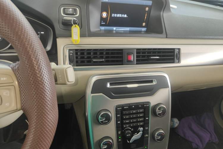 Used Volvo S80L 2014 2.0T T5 Intelligent Luxury Edition Audio And AC Panel