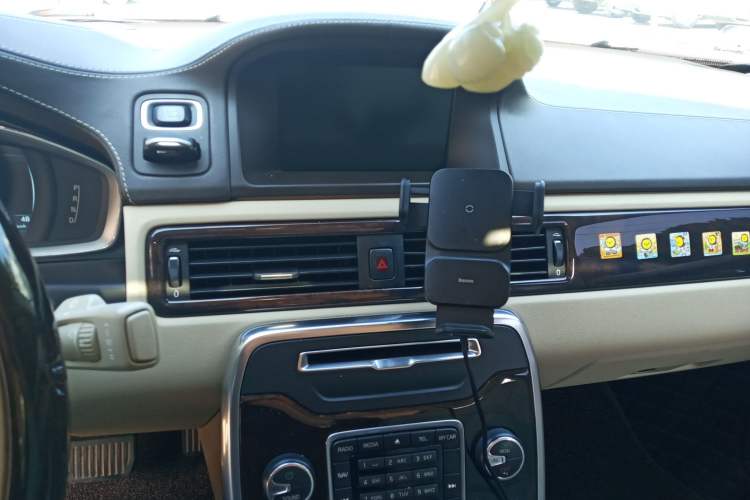 Used Volvo S80L 2014 2.0T T5 Luxury Executive Edition Audio And AC Panel