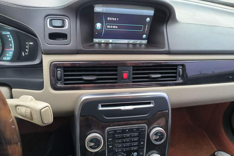 Used Volvo S80L 2014 2.0T T5 Luxury Executive Edition Audio And AC Panel