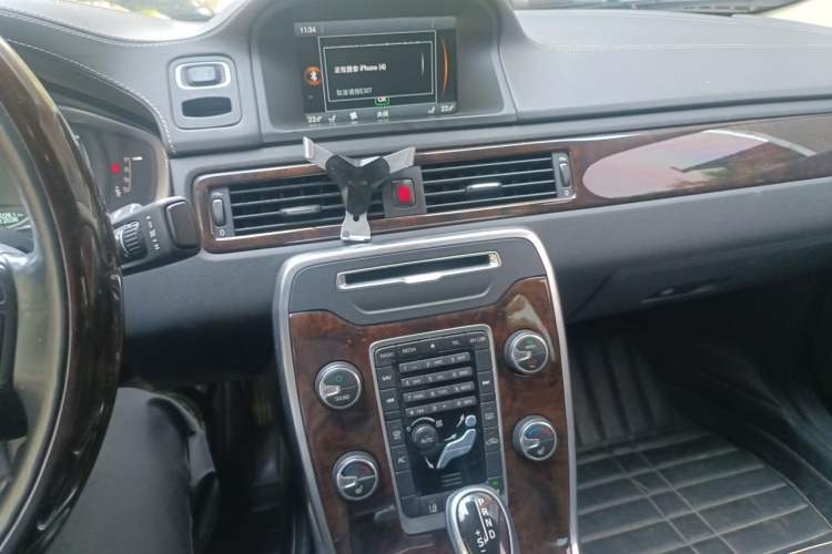 Used Volvo S80L 2014 2.0T T5 Luxury Executive Edition Audio And AC Panel