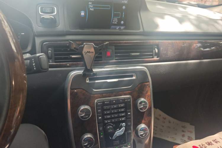 Used Volvo S80L 2014 2.0T T5 Luxury Executive Edition Audio And AC Panel