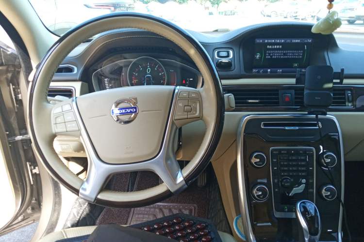 Used Volvo S80L 2014 2.0T T5 Luxury Executive Edition Center Console