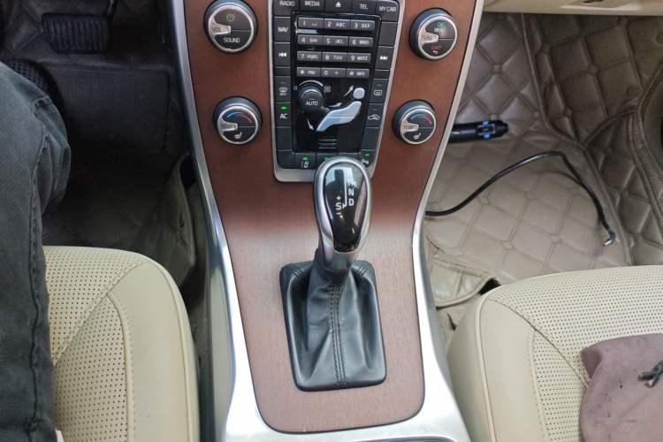 Used Volvo S80L 2014 2.0T T5 Smart Luxury Edition Gear Lever