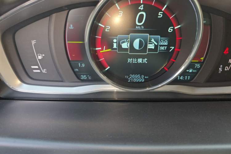 Used Volvo S80L 2014 2.0T T5 Smart Luxury Edition Odometer Close Up