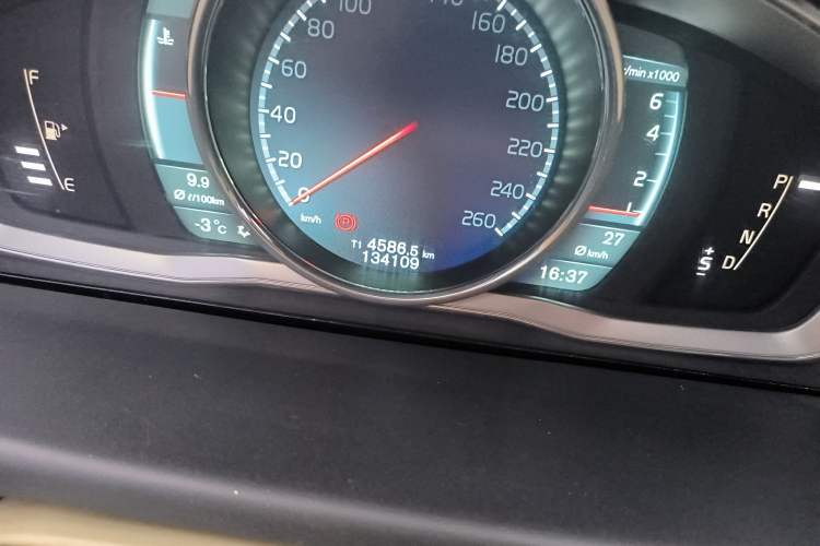 Used Volvo S80L 2014 2.0T T5 Luxury Executive Edition Odometer Close Up