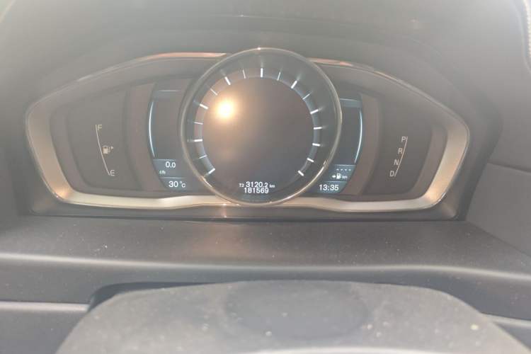Used Volvo S80L 2014 2.0T T5 Luxury Executive Edition Odometer Close Up