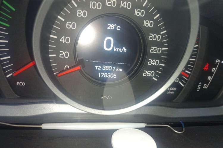 Used Volvo S80L 2014 2.0T T5 Intelligent Luxury Edition Odometer Close Up