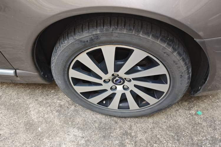 Used Volvo S80L 2014 2.0T T5 Smart Luxury Edition Right Front Wheel Hub