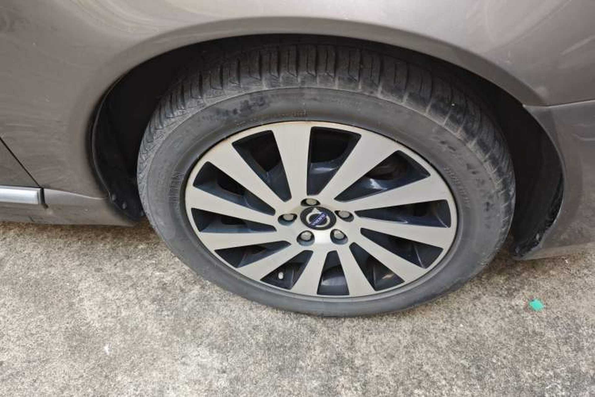 Used Volvo S80L 2014 2.0T T5 Smart Luxury Edition Right Front Wheel Hub
