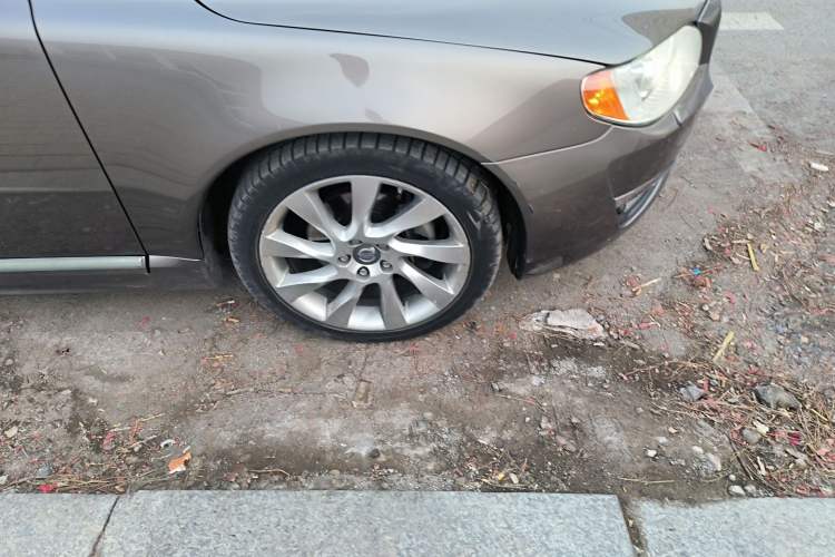 Used Volvo S80L 2014 2.0T T5 Luxury Executive Edition Right Front Wheel Hub