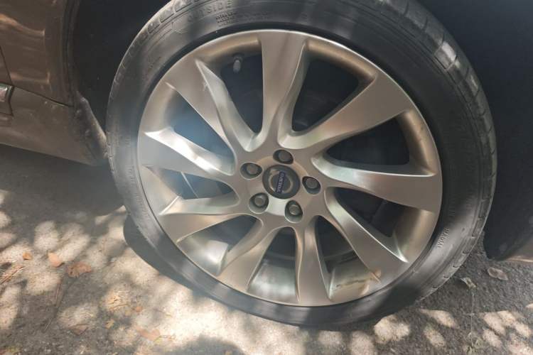 Used Volvo S80L 2014 2.0T T5 Luxury Executive Edition Right Front Wheel Hub