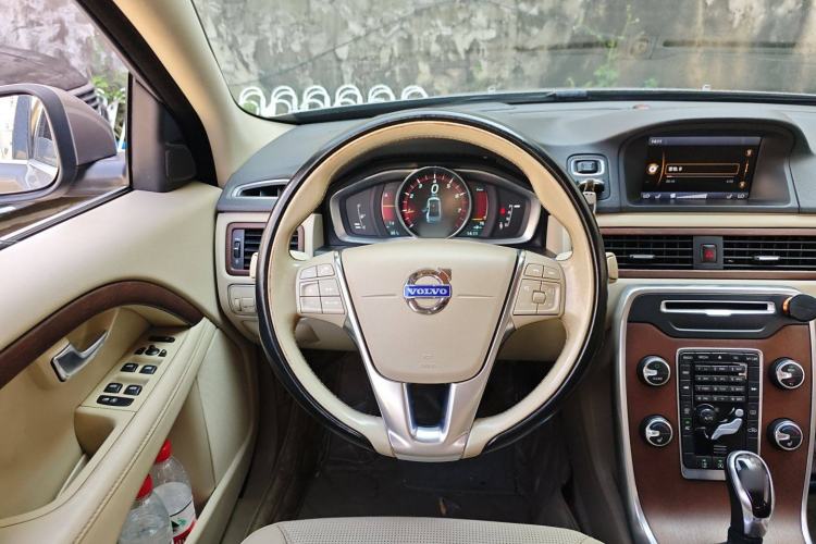 Used Volvo S80L 2014 2.0T T5 Smart Luxury Edition Steering Wheel