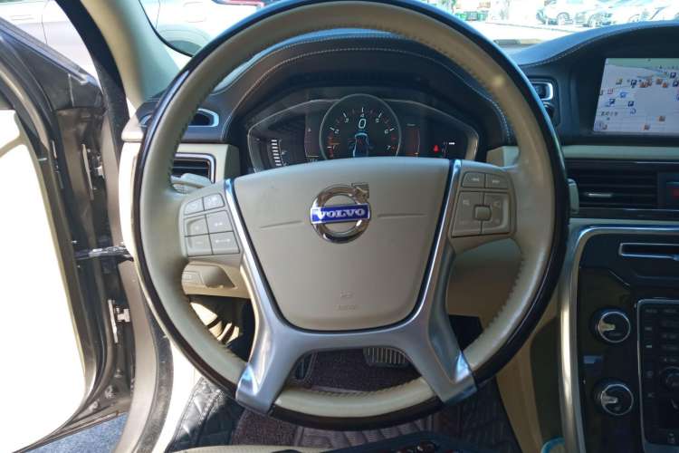 Used Volvo S80L 2014 2.0T T5 Luxury Executive Edition Steering Wheel