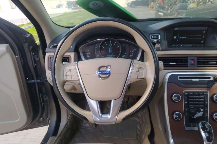 Used Volvo S80L 2014 2.0T T5 Smart Luxury Edition Steering Wheel