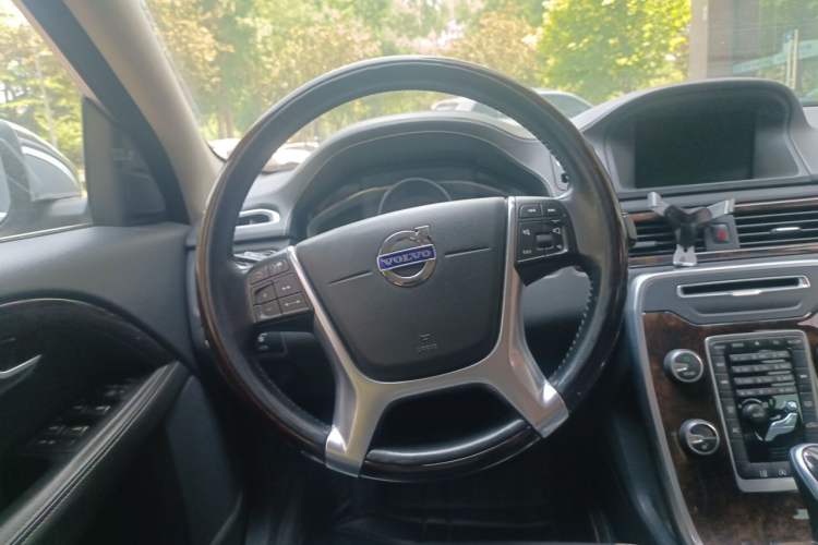 Used Volvo S80L 2014 2.0T T5 Luxury Executive Edition Steering Wheel