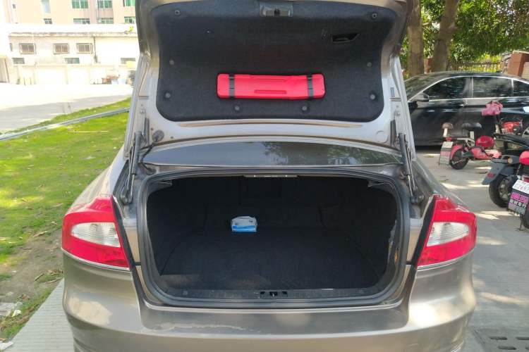 Used Volvo S80L 2014 2.0T T5 Smart Luxury Edition Trunk