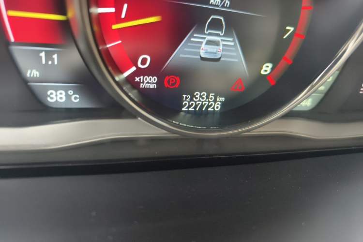 Used Volvo S80L 2014 2.0T T5 Smart Luxury Edition Odometer Close Up