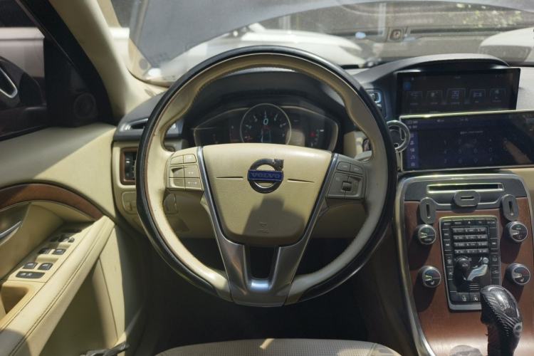 Used Volvo S80L 2014 2.0T T5 Smart Luxury Edition Steering Wheel