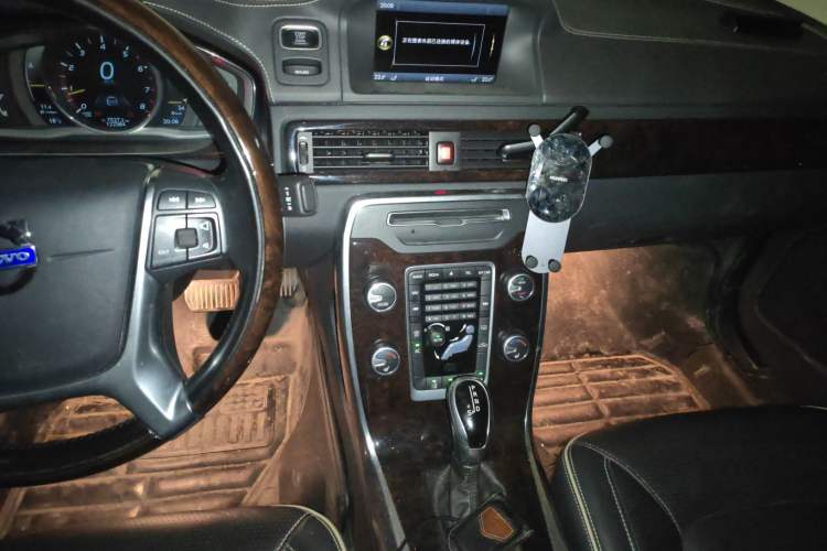 Used Volvo S80L 2014 2.0T T5 Luxury Executive Edition Audio And AC Panel