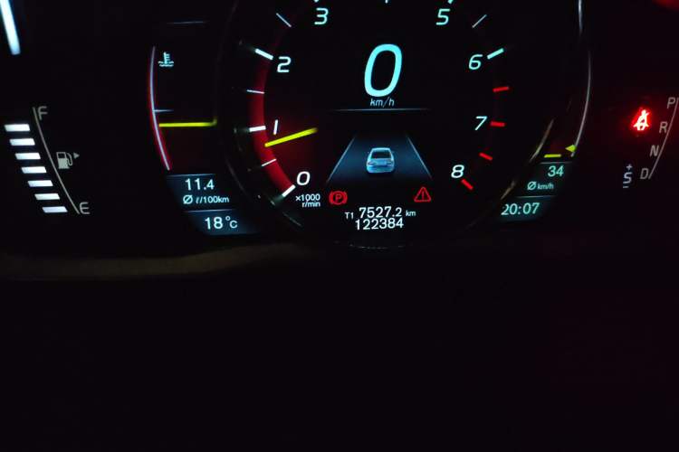 Used Volvo S80L 2014 2.0T T5 Luxury Executive Edition Odometer Close Up