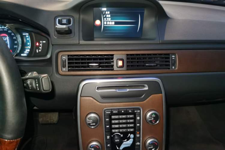 Used Volvo S80L 2015 2.0T T5 Smart Luxury Edition Audio And AC Panel