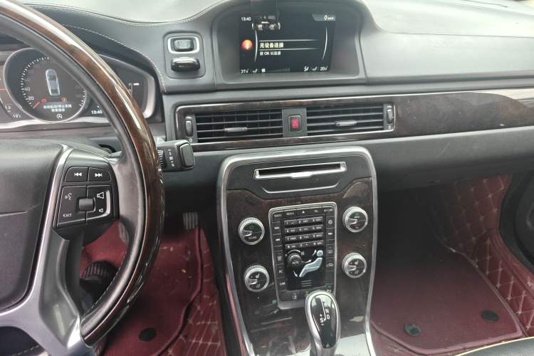 Used Volvo S80L 2015 2.0T T5 Luxury Executive Edition Audio And AC Panel