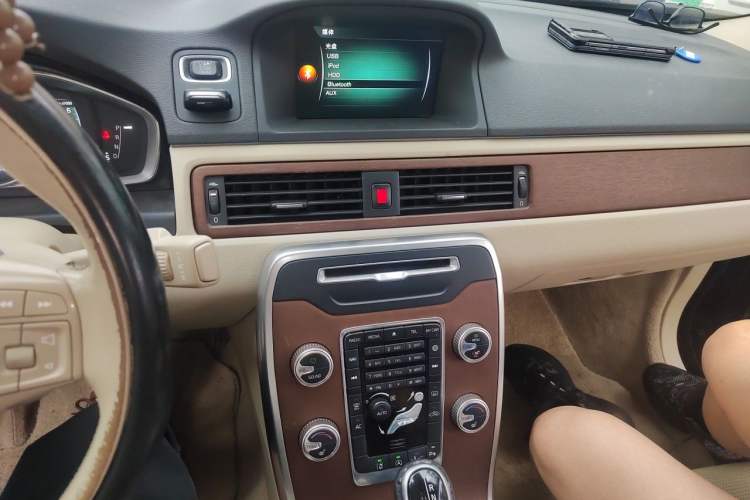 Used Volvo S80L 2015 2.0T T5 Smart Luxury Edition Audio And AC Panel