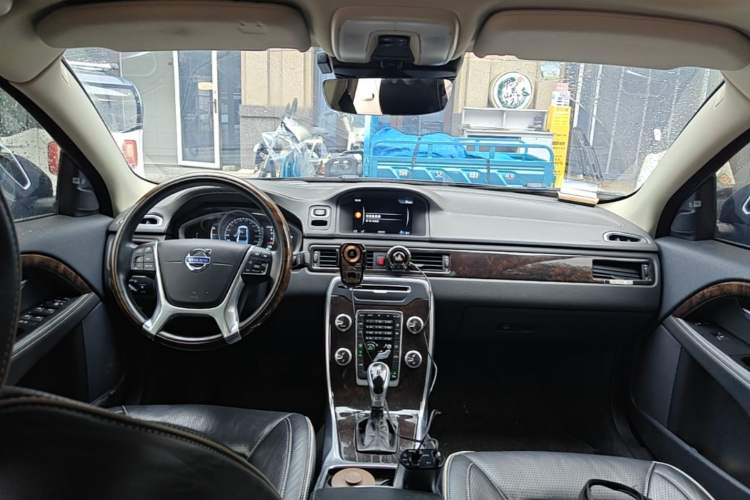 Used Volvo S80L 2015 2.0T T5 Luxury Executive Edition Center Console