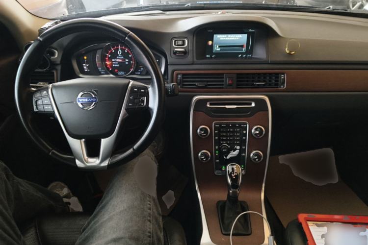 Used Volvo S80L 2015 2.0T T5 Smart Luxury Edition Center Console