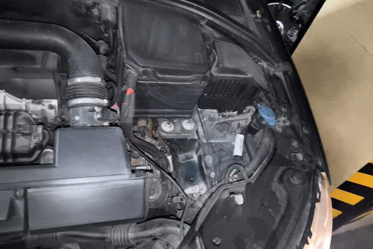 Used Volvo S80L 2015 2.0T T5 Smart Edition Engine Bay Left