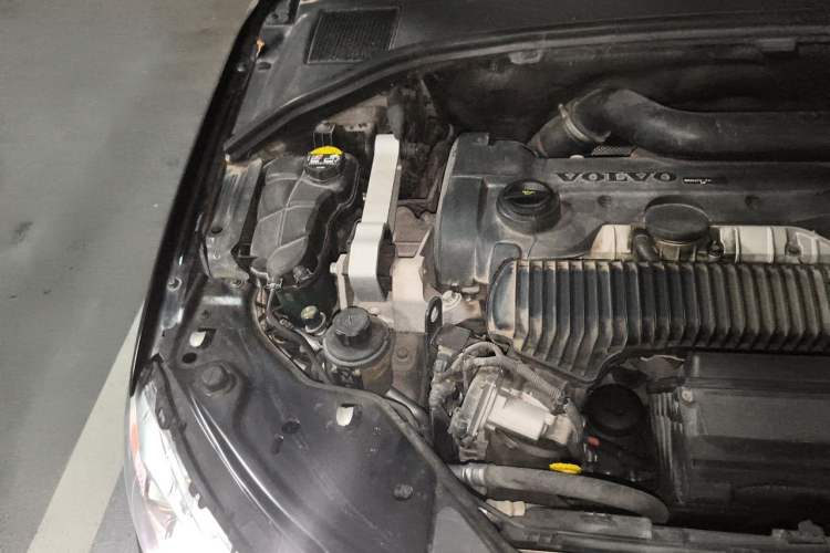 Used Volvo S80L 2015 2.0T T5 Smart Edition Engine Bay Right