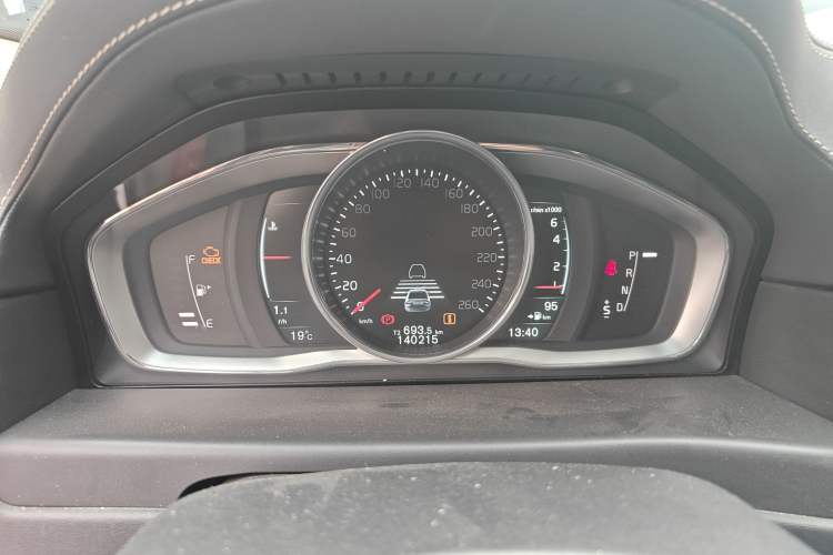 Used Volvo S80L 2015 2.0T T5 Luxury Executive Edition Instrument Cluster