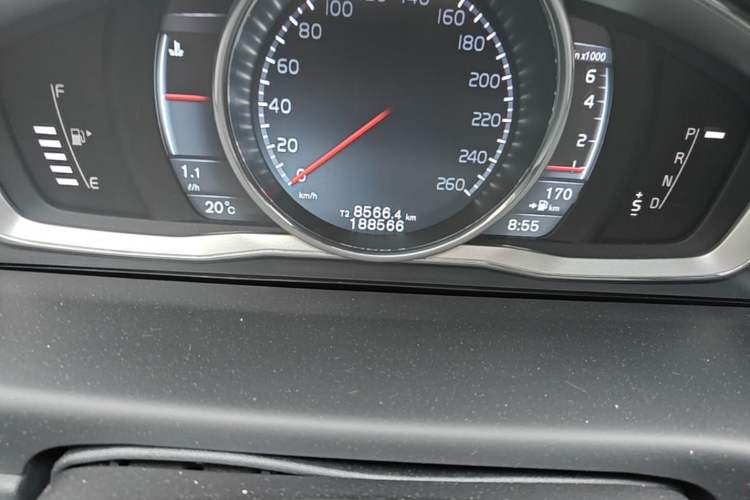 Used Volvo S80L 2015 2.0T T5 Luxury Executive Edition Odometer Close Up