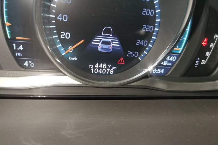 Used Volvo S80L 2015 2.0T T5 Smart Luxury Edition Odometer Close Up